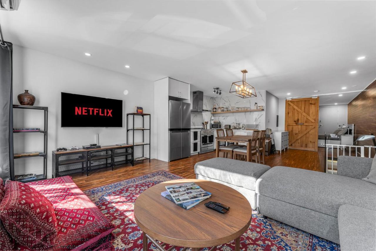 Amazing Fully Renovated Apartment On Queen St. Toronto Exterior foto