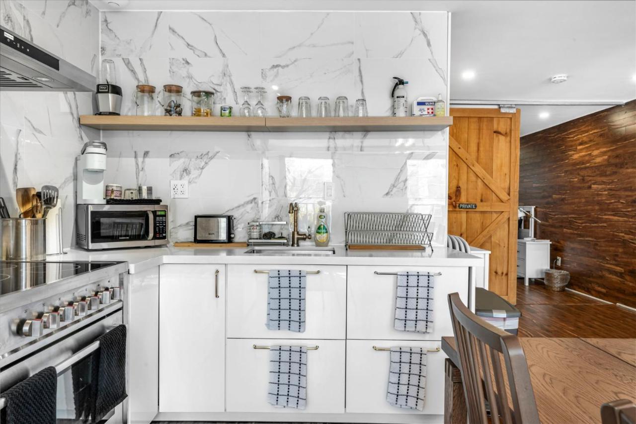 Amazing Fully Renovated Apartment On Queen St. Toronto Exterior foto