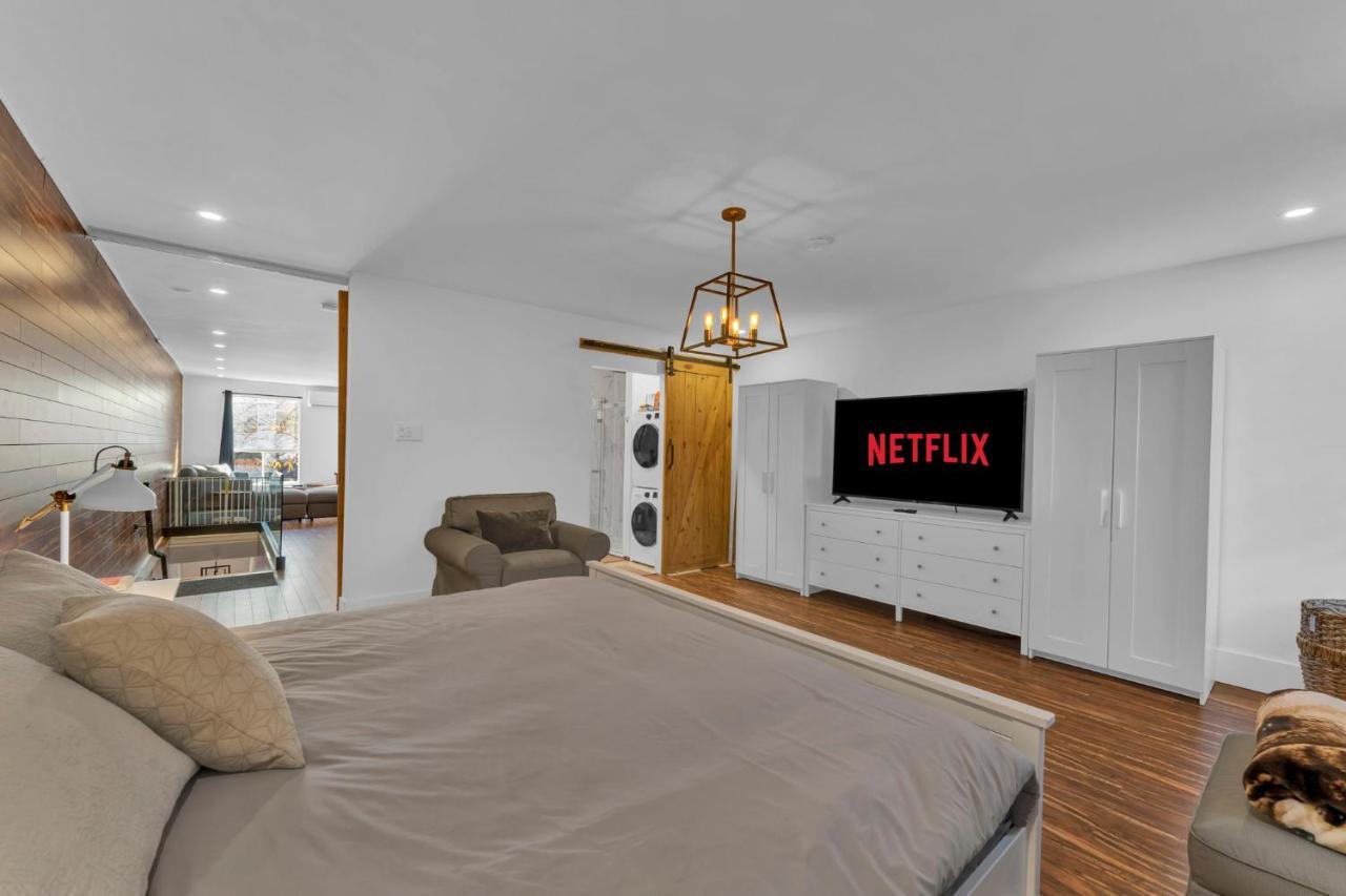 Amazing Fully Renovated Apartment On Queen St. Toronto Exterior foto