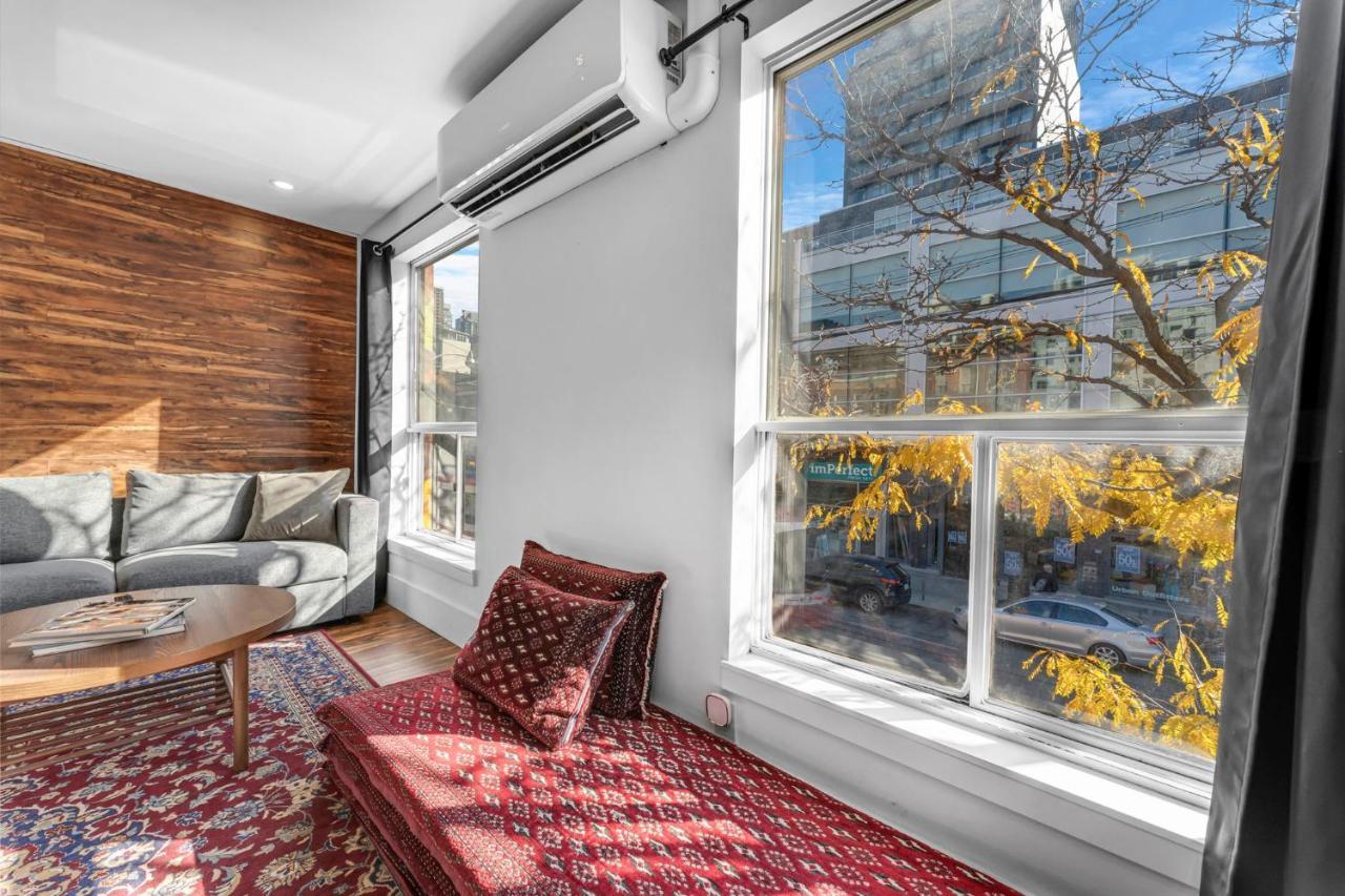 Amazing Fully Renovated Apartment On Queen St. Toronto Exterior foto